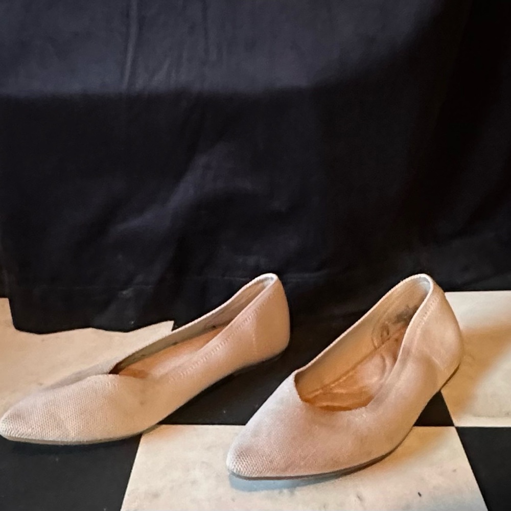 Old Navy Beige Women's Flats